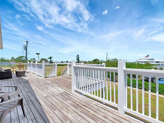 3rd image of 217 22ND STREET COURT NE
