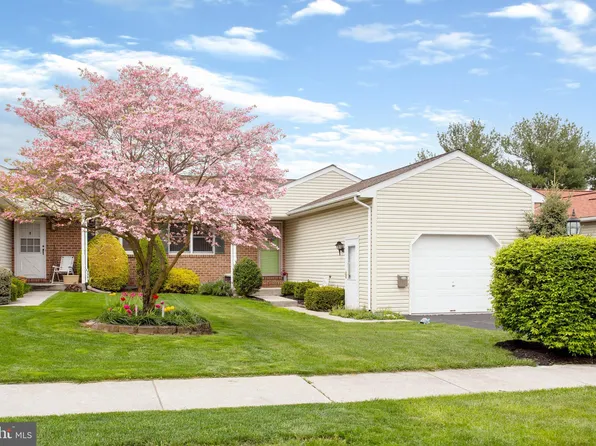 212 Kennedy Ct, Hanover, PA 17331