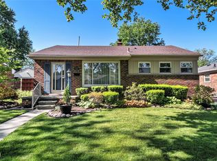22624 Edgewood St, Saint Clair Shores, MI