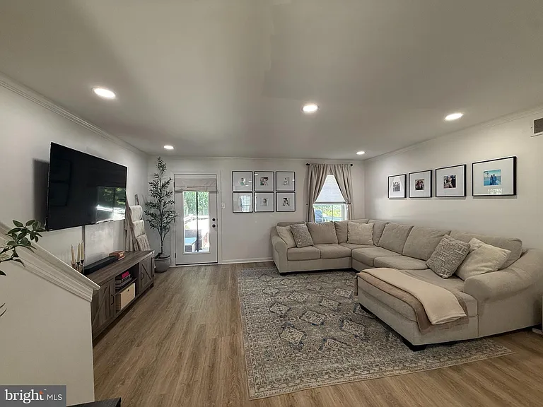 434 Pleasant Valley Dr — Photo 3