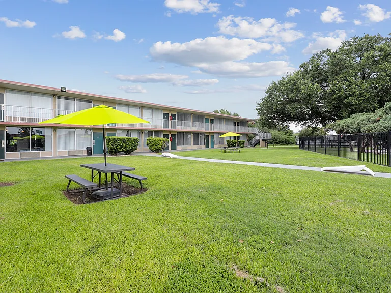 Oaks35 — Photo 18
