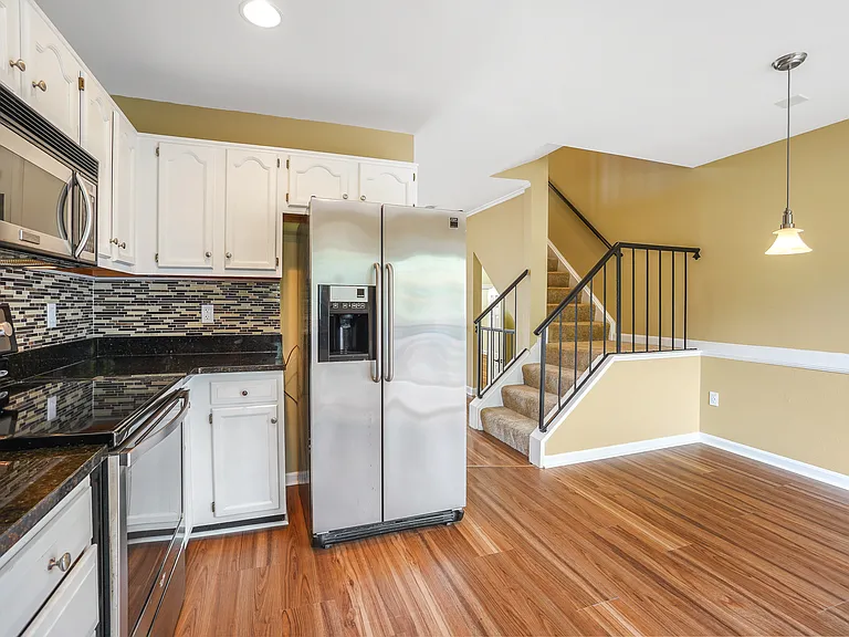 20206 Foothill Ter — Photo 10