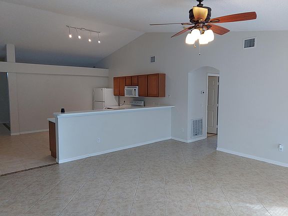 5th image of 9165 103rd Ave