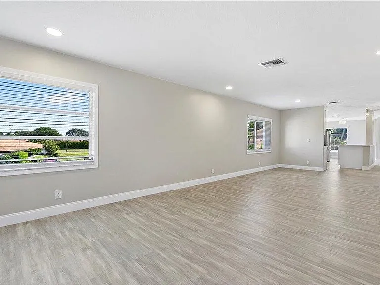 13921 Royal Palm Ct #D — Photo 11