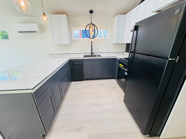 175 Sterling Ave — Photo 8
