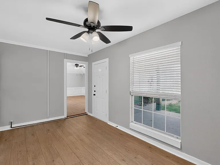 817 Sycamore Creek Rd — Photo 35