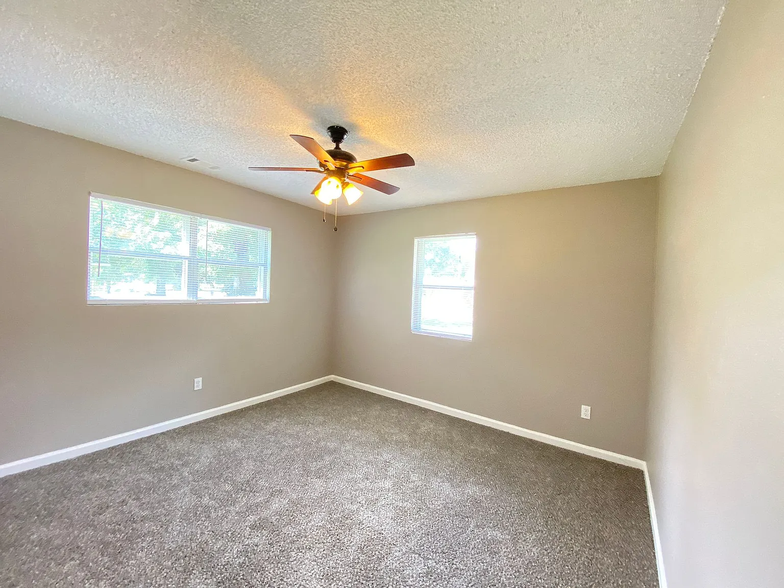 306 Cordelia Dr — Photo 2