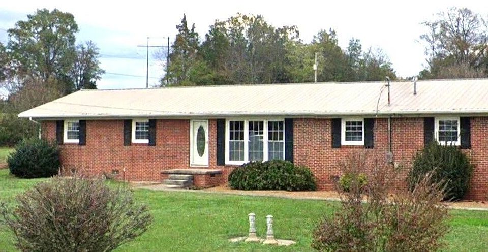 1st image of 992 Shelly Rd