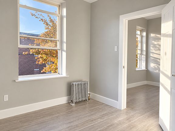 3rd image of 1152 Sutter Ave APT 5