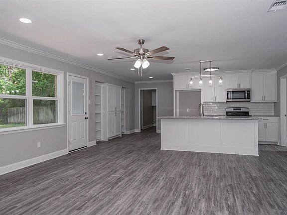 3rd image of 2803 Sherwood Dr
