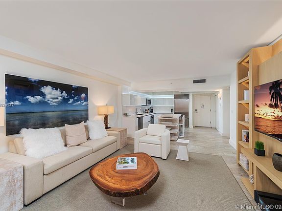 5th image of 102 24th St APT 944