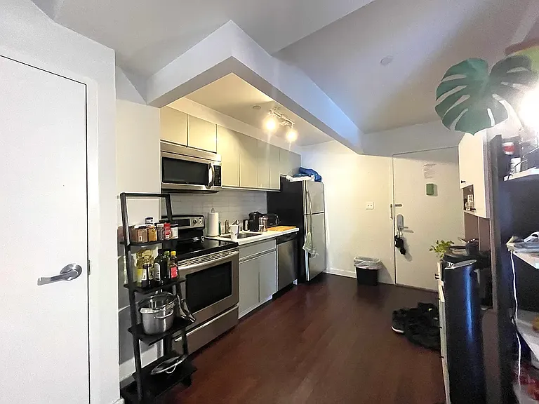 286 Stanhope St #2A — Photo 5