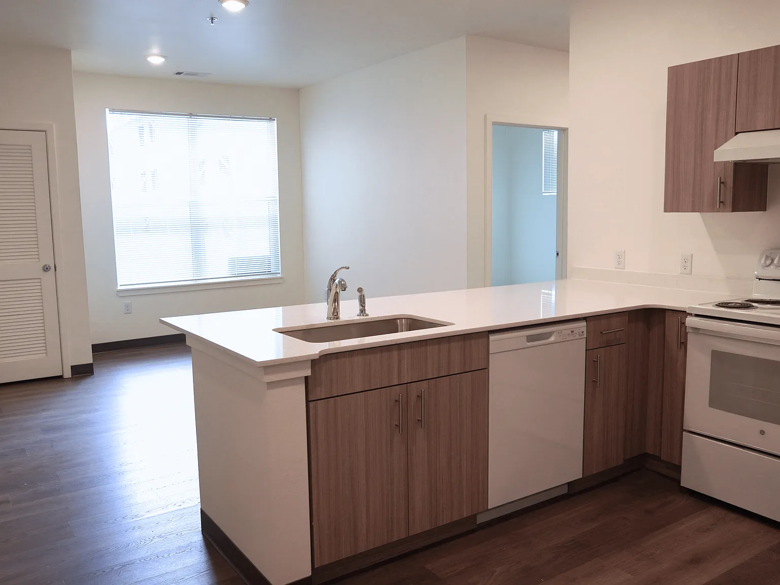 Gateway Village Apartments — Photo 2