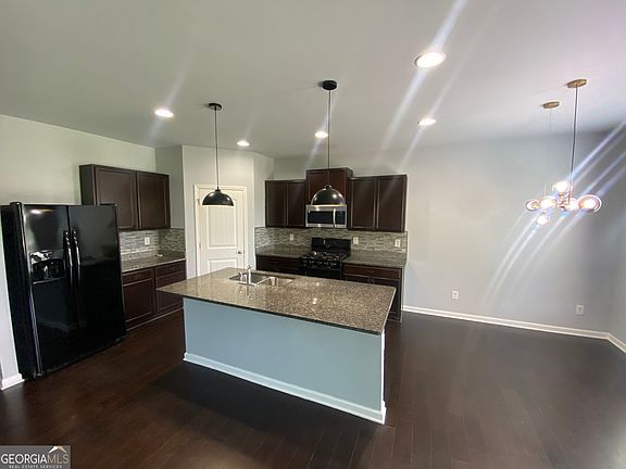 4th image of 5224 Cantbury Way