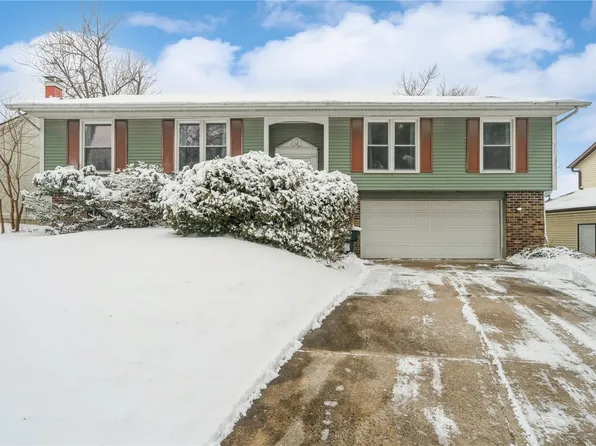 6917 Larkwood Dr NE, Cedar Rapids, IA 52402