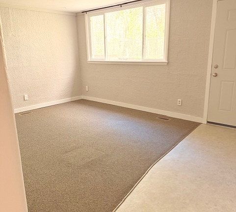 4th image of 2919 Everett St #2919