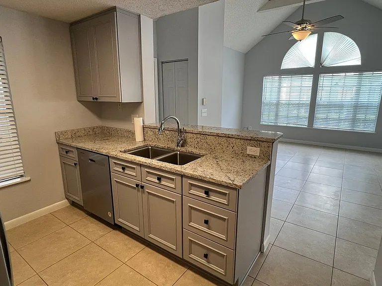 12135 Armenia Gables Cir — Photo 3