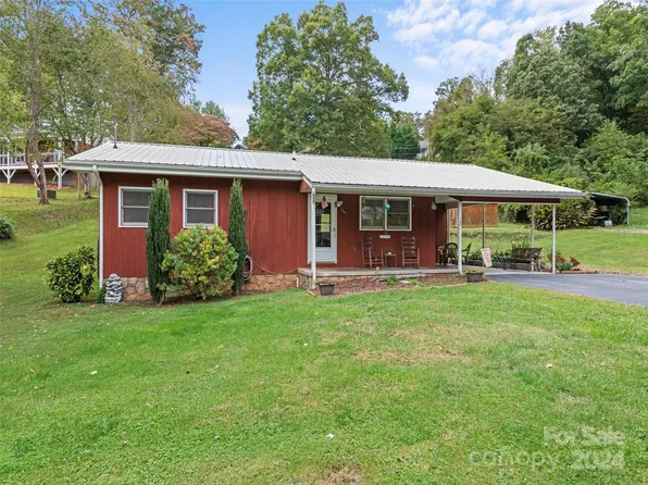 769 East St, Waynesville, NC 28786