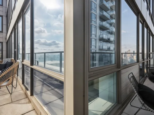 635 West 42nd Street image 7 of 22