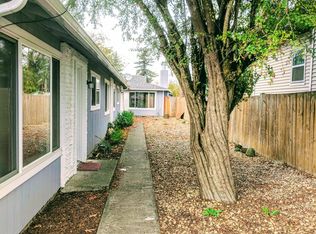 9915 SE Woodstock Ct, Portland, OR