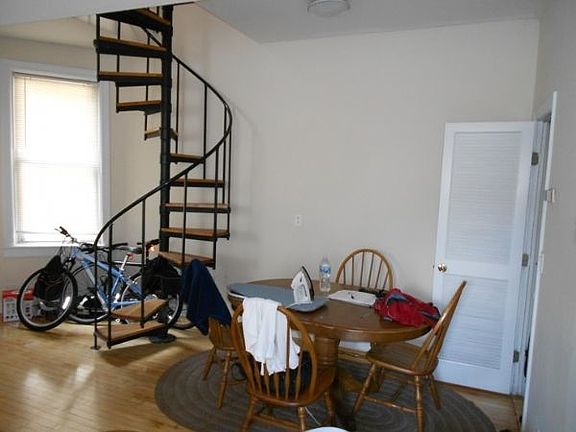 4th image of 2318 N Southport Ave #Grdn