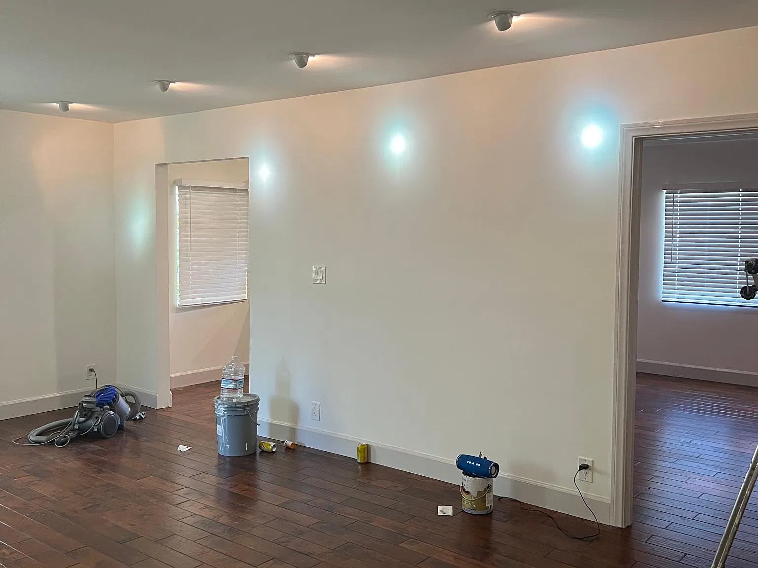 2 bed, 1000 sqft, $3,550 — Photo 2