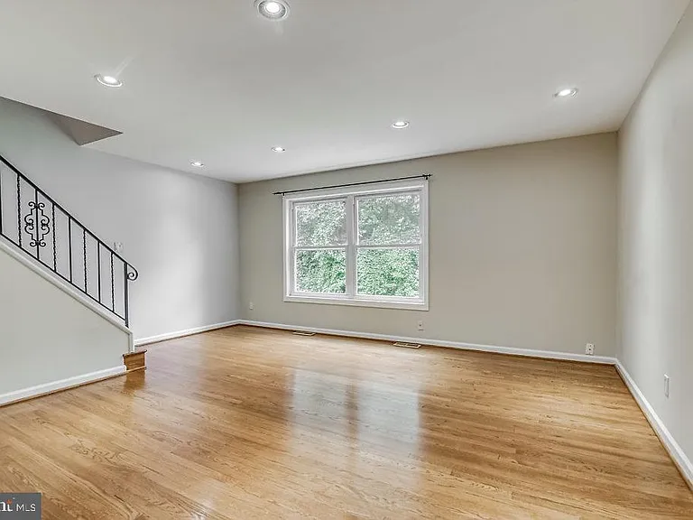 260 Burgess Ave — Photo 9