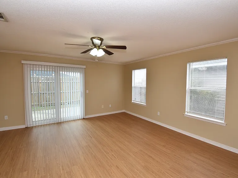 1064 Antigua Cir — Photo 3
