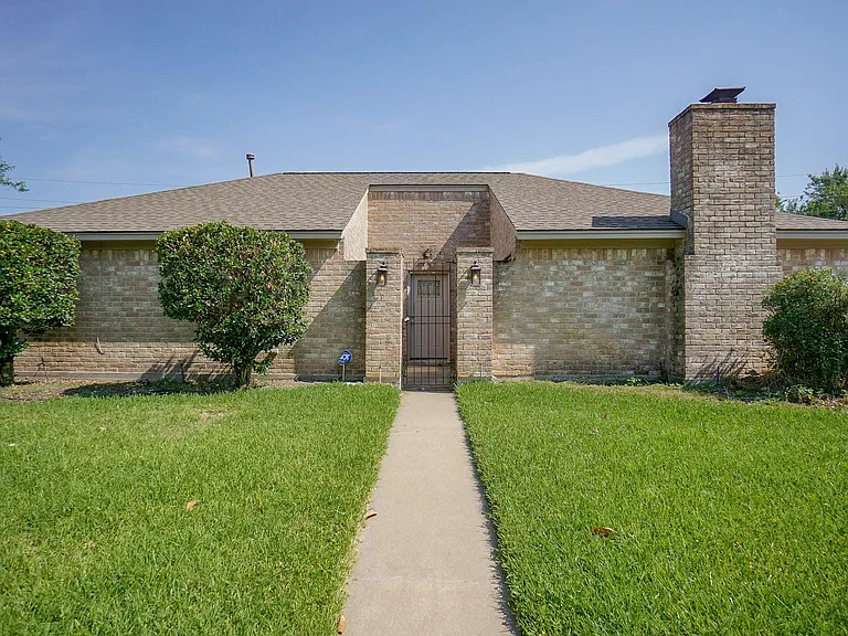 22418 Goldstone Dr — Photo 3