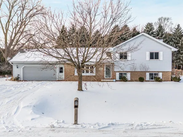 1951 Amy Jo Dr, Oshkosh, WI 54904