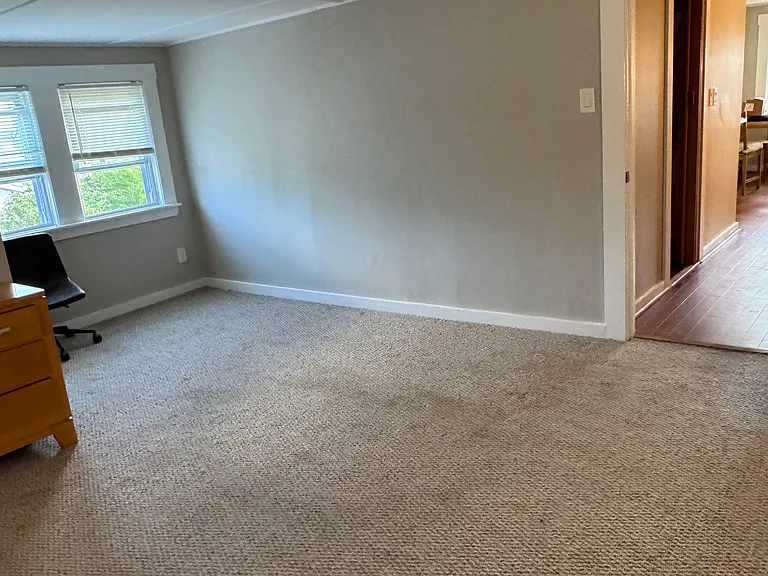 34-36 Curry Cir — Photo 4
