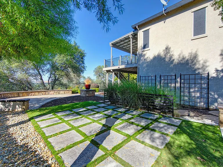 7029 Pembroke Way — Photo 93