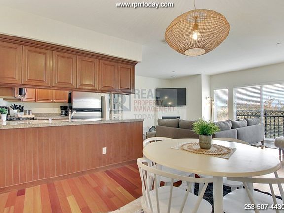 5th image of 2105 Tacoma Ct