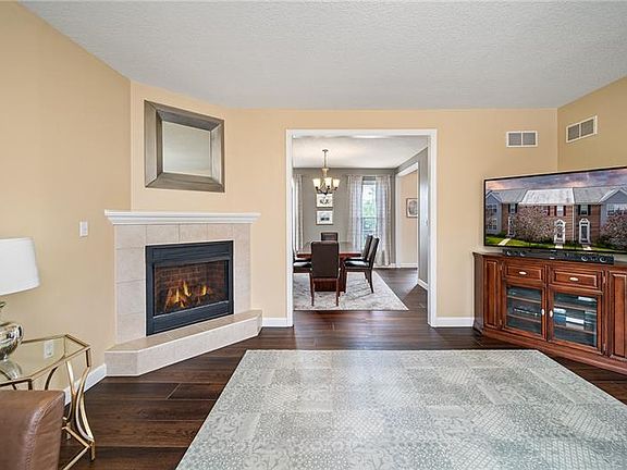 3rd image of 10537 Forest Hill Dr