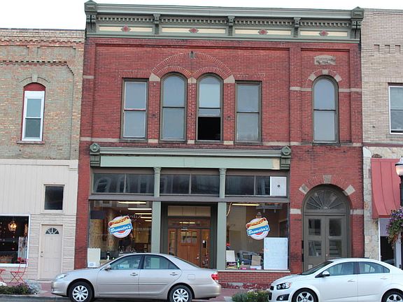 2nd image of 119 W Ludington Ave