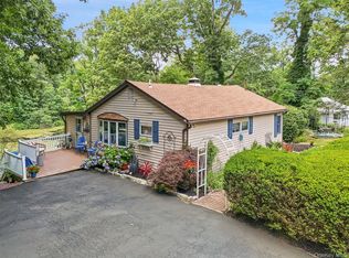 18 Sylvan Rd, Lake Peekskill, NY 10537