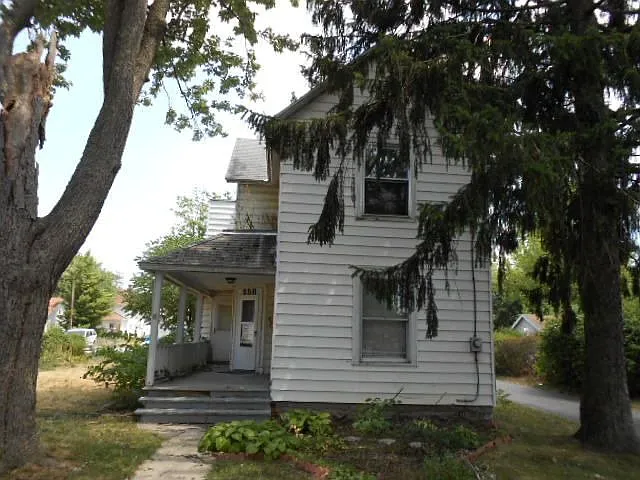 258 Forest St photo 1