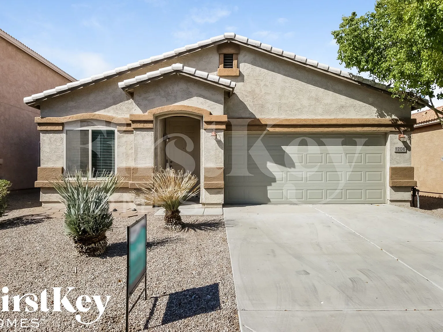 4 bed, 2.0 bath, 1909 sqft, $2,110 — Photo 1