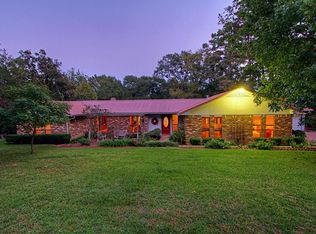 955 McLeod Dr, Huntsville, TX 77320