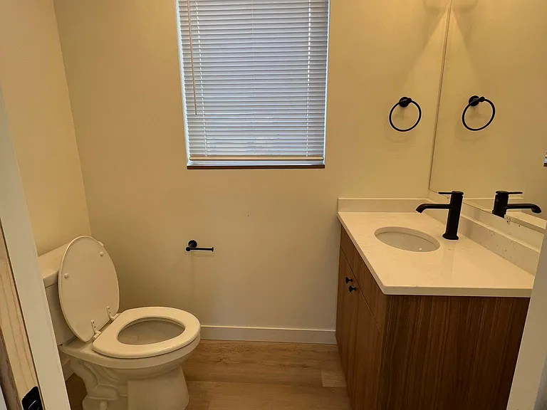 501 Knox Ave N #2 — Photo 5