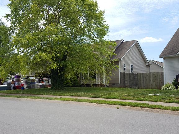 2nd image of 810 Samantha Ln