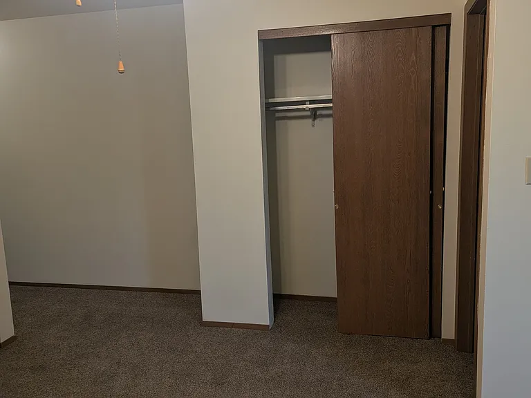 COLONIAL SQUARE APARTMENTS — Photo 8