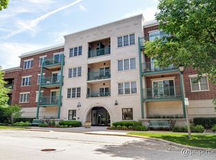 111 N Larch Ave APT 301, Elmhurst, IL 60126