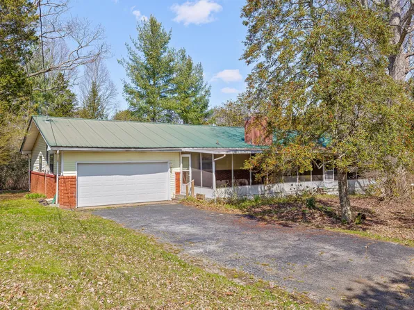 595 Miller Rd, Signal Mountain, TN 37377