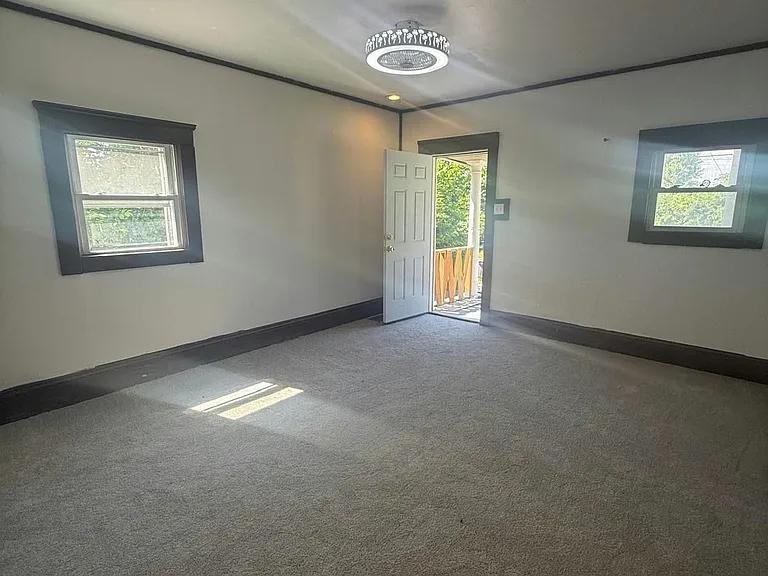 9800 Kennedy Ave — Photo 4