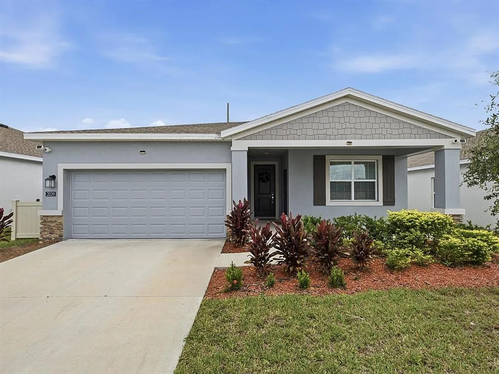 4 bed, 2.0 bath, 2135 sqft, $2,350 — Photo 1