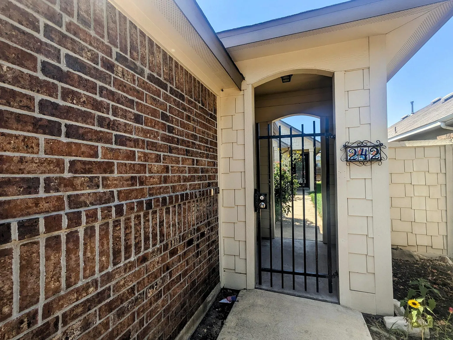 2 bed, 1098 sqft, $1,695 — Photo 3