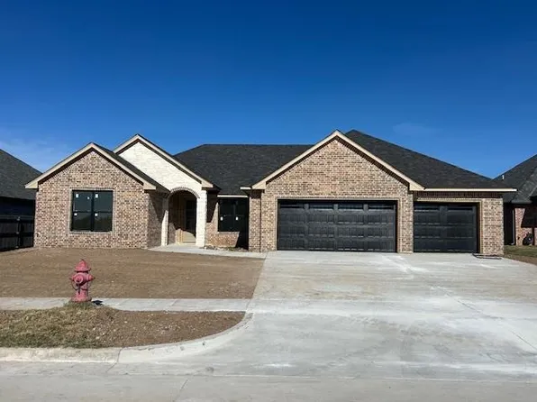 2418 NE Falcon Ln, Lawton, OK 73507