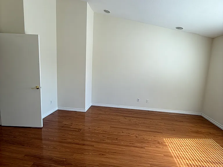 937 Oregon Trl — Photo 8