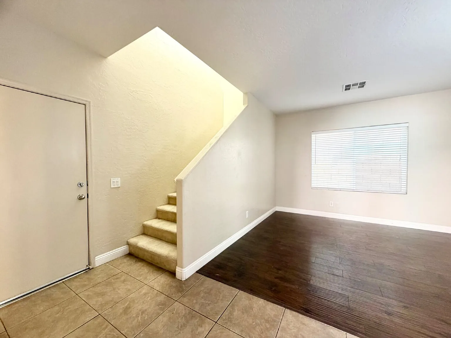 3 bed, 2.5 bath, 2036 sqft, $2,350 — Photo 2